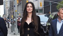 Mala crna haljina i to ne bilo kakva: Anne Hathaway niže izdanja o kojima se govori