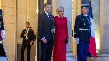 Glamurozna prva dama: Brigitte Macron odrekla se mini suknje i iznenadila izgledom