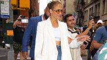 E to se zove pretjerivanje: Jennifer Lopez s torbom od 25.000 eura  na školskoj predstavi kćeri