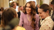 Kate Middleton iznenadila toplom gestom: Bivšeg policajca utješila je zagrljajem