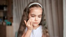 Sve mlađe djevojčice koriste anti-age kreme, stručnjakinja upozorava na posljedice
