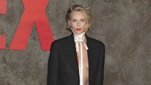 Charlize Theron 'zapalila' crveni tepih: Ispod sakoa ne nosi baš ništa