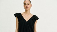 Crna haljina s detaljem koji mijenja sve: Zara ima model za sve prigode