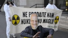 FOTO Zelena akcija protiv nuklearki: Pred ministarstvo donijeli Šušnjara u bačvi