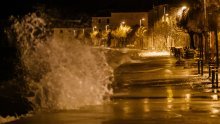 Pripremite jakne, bit će mraza i olujnih udara: Evo kad bi se vrijeme trebalo smiriti