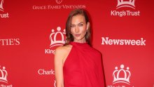 Minimalizam itekako može biti spektakularan: Karlie Kloss pojavila se u haljini koja nema konkurenciju