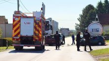Tragedija kod benzinske u Pitomači: Automobil odbačen u cisternu, ima mrtvih