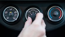 Ovaj gumb u autu može biti opasan: Evo zašto ga ne smijete držati uključenim predugo