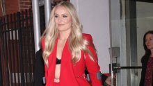 Pljušte komplimenti: Lindsey Vonn u crvenom odijelu stigla na štakama i sve oduševila