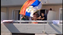 Objavljena snimka tipa koji je mahao zastavom Republike Srpske u Istri. Dobio izgon iz Hrvatske