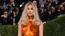Neobičan look umjesto haljine: Kim Kardashian osvanula u kontroverznom oklopu