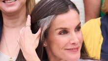 Kraljica Letizia pokazala sijede pramenove i održala lekciju iz elegancije