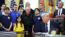 Trump okupio djecu pa im pričao o strahotama u Iranu: 'Ravno između očiju'