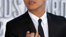 Bruno Mars i dalje prvi na ljestvici singlova