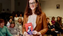 U Splitu predstavljen roman 'Prenijet ću te preko Praga', šesta knjiga Martine Mlinarević