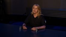 Patricia Clarkson predvodi napeti špijunski triler o izdaji, nadzoru i borbi za istinu