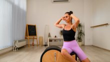 Mislite da je pilates na spravama lagan i samo za gipke? Ova trenerica dokazuje suprotno