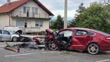 FOTO Stravičan sudar kod Požege: Vatrogasci rezali vozila da izvuku ljude, cesta zatvorena