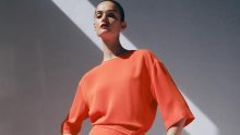 Ova Zarina haljina 'briše' trbuh i stvara efekt vitke linije, a nosi se od ureda do svečanosti