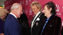 Rod Stewart stao pred kralja Charlesa pa Trumpa nazvao 'malim štakorom'