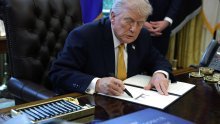 Trump krenuo u 'čistku' u vlastitim redovima: Tužitelju je ostavio jasnu poruku na papiriću