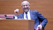 Zekanović: Osjeća li Most razliku u bifteku kad ga umjesto Hrvata spremi Filipinac?