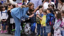 Kate Middleton prekršila protokol: Snimala selfije i razgovarala s djecom na - talijanskom