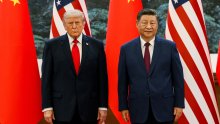 Smrknuti Trump ostao bez 'velikog Xijevog zagrljaja'