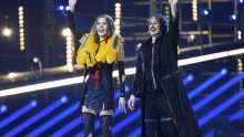 Scenski kaos u polufinalu Eurosonga: Gledatelji šokirani izgledom voditelja, došli su 'krvavi i mokri'