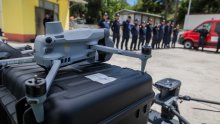 Bolje opremljeni u novu požarnu sezonu: Dalmatinskim vatrogascima stiglo 10 dronova i novo vozilo