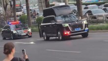 Trumpa su u Kini pratili neobični automobili: O čemu je riječ?