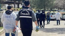 Naoružani tinejdžer ubio četvero ljudi u Turskoj, u bijegu je