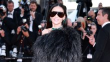 Neočekivani modni zaokret Demi Moore: Ovim glamuroznim izdanjem sve je iznenadila