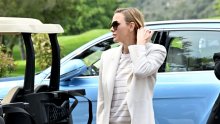 Ne pamtimo kad smo princezu Charlene vidjeli u tenisicama, ali sjajno joj pristaju