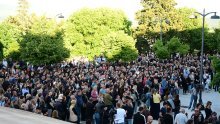 Miran prosvjed u Drnišu: Cijelom zemljom čuje se krik i pitanje - 'Zašto si ubio Luku?'