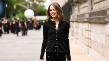Oduševila novom frizurom: Emma Stone vratila se velikom trendu iz 2000-ih