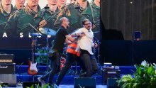 FOTO Zaštitari intervenirali na svečanosti Hrvatske vojske: Muškarac utrčao na pozornicu i prekinuo program