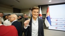 Dok Beograd gori, Ana Brnabić je dala jednu od najluđih izjava godine: 'Ljudi uživaju u prazniku demokracije'
