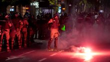 VIDEO U Beogradu sukob prosvjednika i policije: Više uhićenih, oglasili se Vučić i Dačić