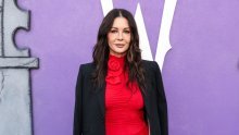Catherine Zeta-Jones istaknula nevjerojatnu figuru u vatrenom izdanju