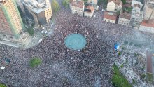 Ovo se neće svidjeti Vučiću: Na skupu njegovih protivnika bilo je šest puta više ljudi nego što on tvrdi