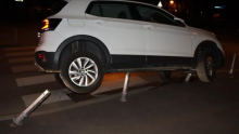 Zagrepčanka 'nasadila' automobil na stupiće: Ostala bez novca i vozačke