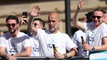 Dok se Guardiola opraštao, pozornicom šetao Bayernov trener. I Michael Jordan imao poruku