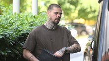 Dominik Kotarski ukrao show: Stigao u 'zvijeri' od 200.000 eura, a svi gledaju u njegov vrat