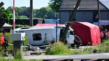 Stravična tragedija u Belgiji: Vlak se zabio u školski kombi pun djece, ima mrtvih