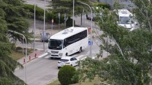 Autobus bez vozača krenuo na prvu vožnju pa se odmah sudario s tramvajem
