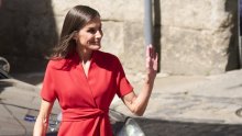 Haljina iz 70-ih opet je veliki hit: Pristaje svakom obliku tijela, a kao stvorena za peglanje struka