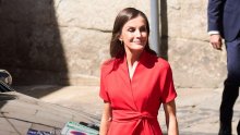 Nemoguće je loše izgledati u haljini na preklop, a ovaj model laska svakoj figuri