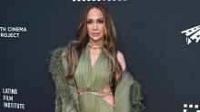 J.Lo posegnula za jednom od najodvažnijih haljina, ovi prorezi nisu za svakoga