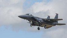 Šok za SAD: Američki F-15 iznad Irana srušen je kineskim projektilom ispaljenim s ramena?